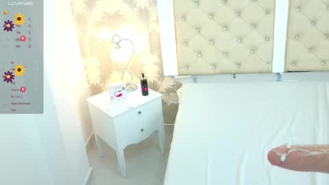 Selene WilliamsGMT-5 700-1400 colombian time online show from 09.23.25