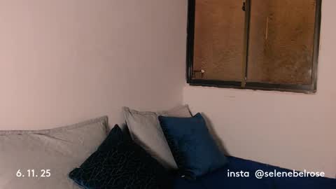 Snapshot of selenebelrose chatting on 11.06.25 Selena online show from 11.06.25