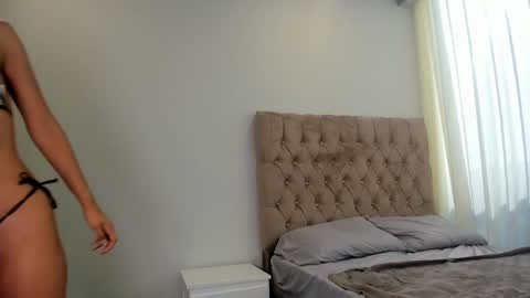 Snapshot of selenemakris chatting on 09.10.25 Selene online show from 09.10.25