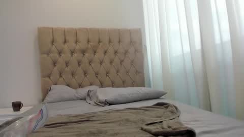 Snapshot of selenemakris chatting on 09.18.25 Selene online show from 09.18.25