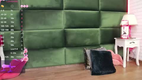 Snapshot of selensummer chatting on 09.26.25 Selen online show from 09.26.25