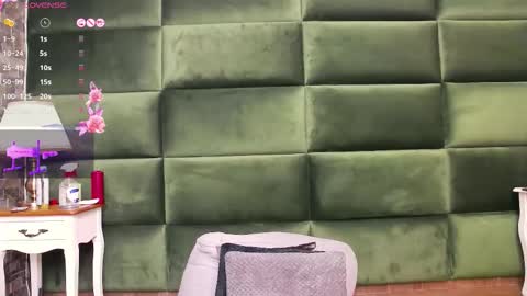 Snapshot of selensummer chatting on 10.20.25 Selen online show from 10.20.25