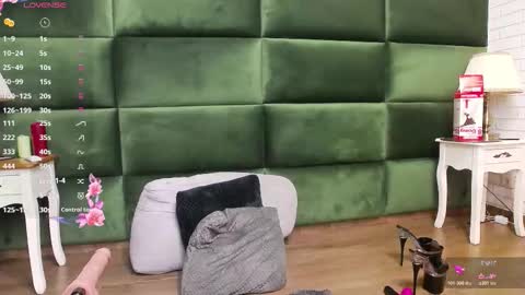 Snapshot of selensummer chatting on 11.09.25 Selen online show from 11.09.25