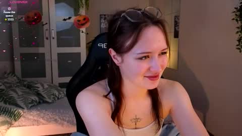 Snapshot of selinsselin chatting on 10.22.25 sweetie Selin 3 online show from 10.22.25