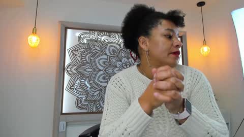 Snapshot of selket_ chatting on 01.06.25 Selket online show from 01.06.25