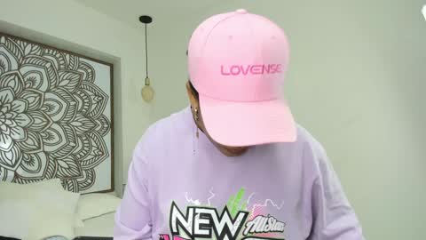 Snapshot of selket_ chatting on 01.21.25 Selket online show from 01.21.25