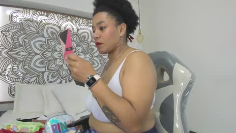 Snapshot of selket_ chatting on 01.23.25 Selket online show from 01.23.25