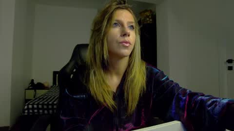Snapshot of sellena_angel chatting on 05.10.26 sellena_angel online show from 05.10.26