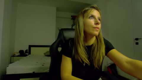 Snapshot of sellena_angel chatting on 05.14.26 sellena_angel online show from 05.14.26