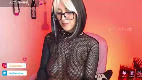 Snapshot of selvalentinex chatting on 10.23.25 online show from 10.23.25