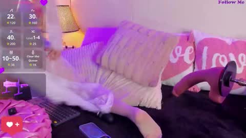 Snapshot of senniabella chatting on 10.23.25 Sennia online show from 10.23.25