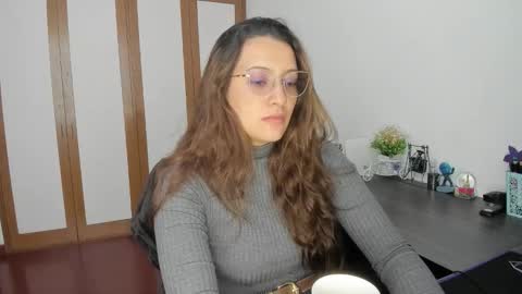 Snapshot of sensual__lady chatting on 09.23.25 Samantha - online show from 09.23.25