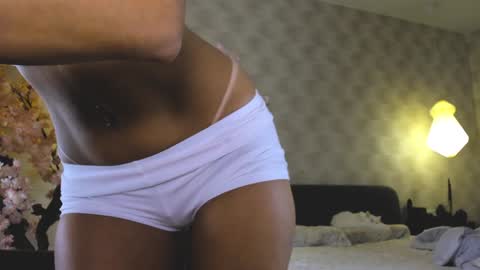 Snapshot of sensual_giaa chatting on 01.04.25 Gia online show from 01.04.25