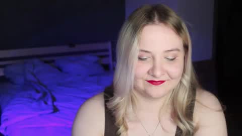 Snapshot of sensual_girrrl chatting on 05.15.26 Ilona online show from 05.15.26