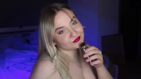 Snapshot of sensual_girrrl chatting on 05.21.26 Ilona online show from 05.21.26