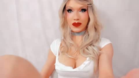 Mia online show from 04.21.26