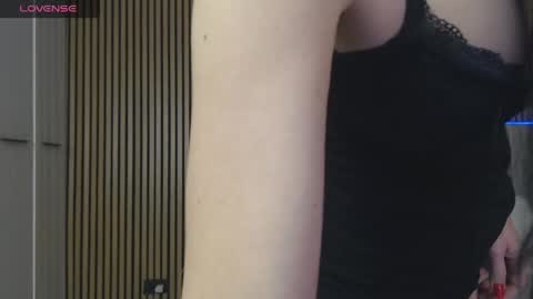 Snapshot of sensualhallie chatting on 05.17.26 Hallie online show from 05.17.26