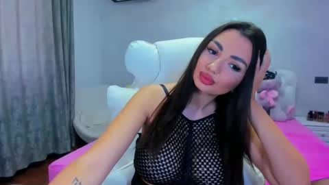 Snapshot of sensualreyna chatting on 04.10.26 EllaRossa online show from 04.10.26