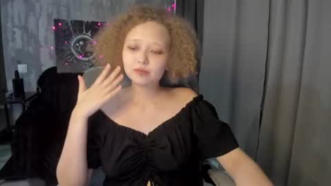 Snapshot of senya_sol chatting on 06.20.26 senya_sol online show from 06.20.26