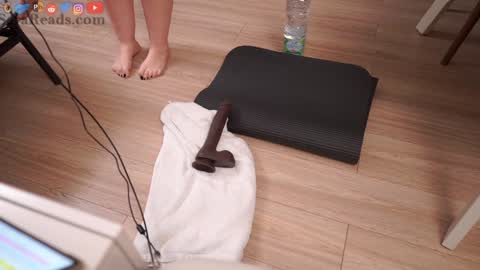 SeraReads online show from 10.11.25