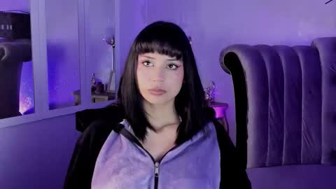 Snapshot of seren_bleck chatting on 10.01.25 Seren Follow me online show from 10.01.25