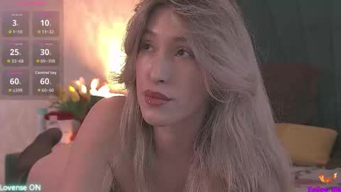 Snapshot of serena_bennet chatting on 10.11.25 Serena online show from 10.11.25