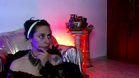 Snapshot of serena_xyz chatting on 10.28.25 Serena Xyz online show from 10.28.25