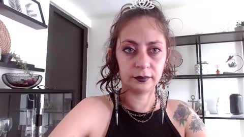 Snapshot of serena_xyz chatting on 11.09.25 Serena Xyz online show from 11.09.25