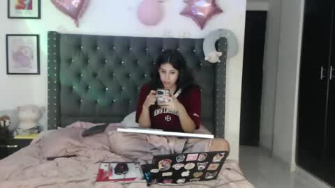 Snapshot of serenaroussee chatting on 03.06.25 sararoussee online show from 03.06.25