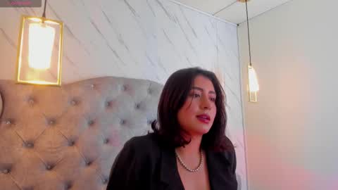 Snapshot of serenavelvet chatting on 11.18.25 Serena online show from 11.18.25