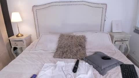 Snapshot of serenna_se chatting on 12.24.24 Serenna Cruz online show from 12.24.24