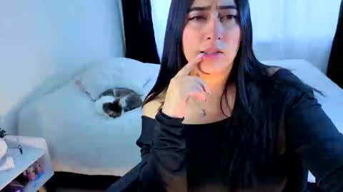 Snapshot of serenna_se chatting on 10.17.25 Serenna Cruz online show from 10.17.25