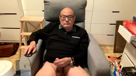 Snapshot of serge8413 chatting on 12.28.24 serge8413 online show from 12.28.24