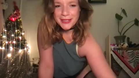 Snapshot of seturselfonfyre chatting on 12.04.25 seturselfonfyre online show from 12.04.25