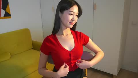 Snapshot of seulbi chatting on 03.12.25 Sana online show from 03.12.25