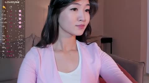 Snapshot of seulbi chatting on 09.16.25 Sana online show from 09.16.25