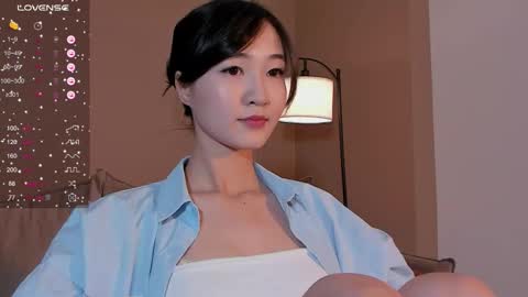 Snapshot of seulbi chatting on 09.28.25 Sana online show from 09.28.25