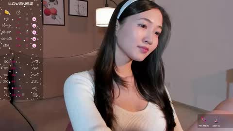 Snapshot of seulbi chatting on 10.22.25 Sana online show from 10.22.25