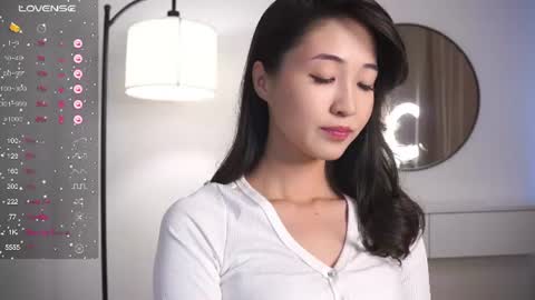 Snapshot of seulbi chatting on 06.28.26 Sana online show from 06.28.26