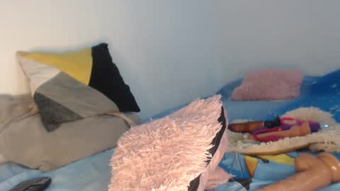 Snapshot of sex_forever77 chatting on 10.09.25 Karol y antony online show from 10.09.25