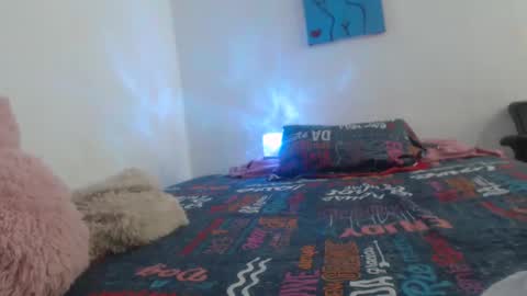 Snapshot of sex_forever77 chatting on 10.19.25 Karol y antony online show from 10.19.25