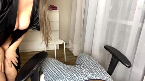 My name is Mia whats yours online show from 12.11.24