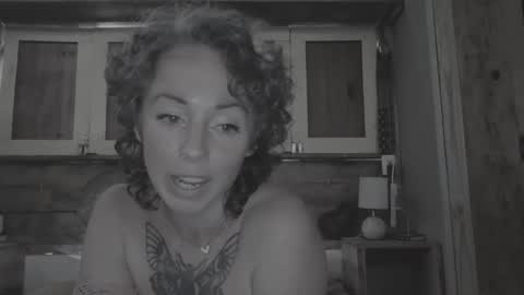 Snapshot of sexnchocolate chatting on 01.05.25 Trixy Rose online show from 01.05.25