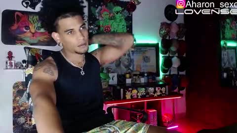 Snapshot of sexo_aharon chatting on 10.18.25 Aharon ravelo online show from 10.18.25