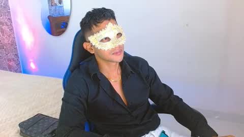 Snapshot of sexual_muscle chatting on 09.17.25 sexual_muscle online show from 09.17.25