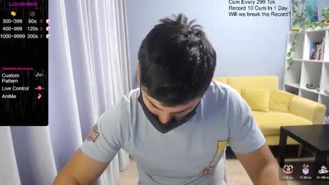 Snapshot of sexxxdickbig chatting on 10.20.25 Tommy online show from 10.20.25