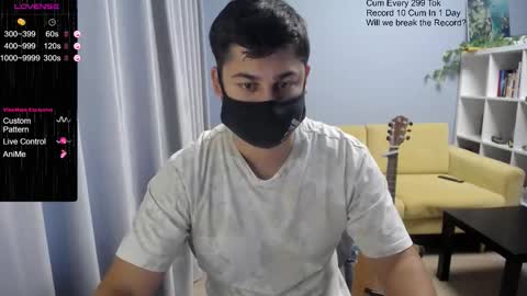 Snapshot of sexxxdickbig chatting on 11.03.25 Tommy online show from 11.03.25