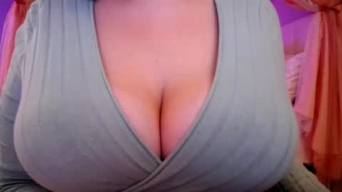 Snapshot of sexxxyprincess chatting on 09.27.25 Princess online show from 09.27.25