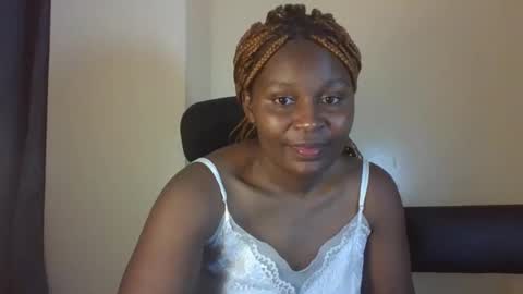 Snapshot of sexxy_amira chatting on 10.11.25 sexxy_amira online show from 10.11.25