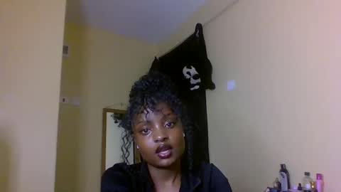 Snapshot of sexxy_daisyy chatting on 10.24.25 sexxy_daisyy online show from 10.24.25